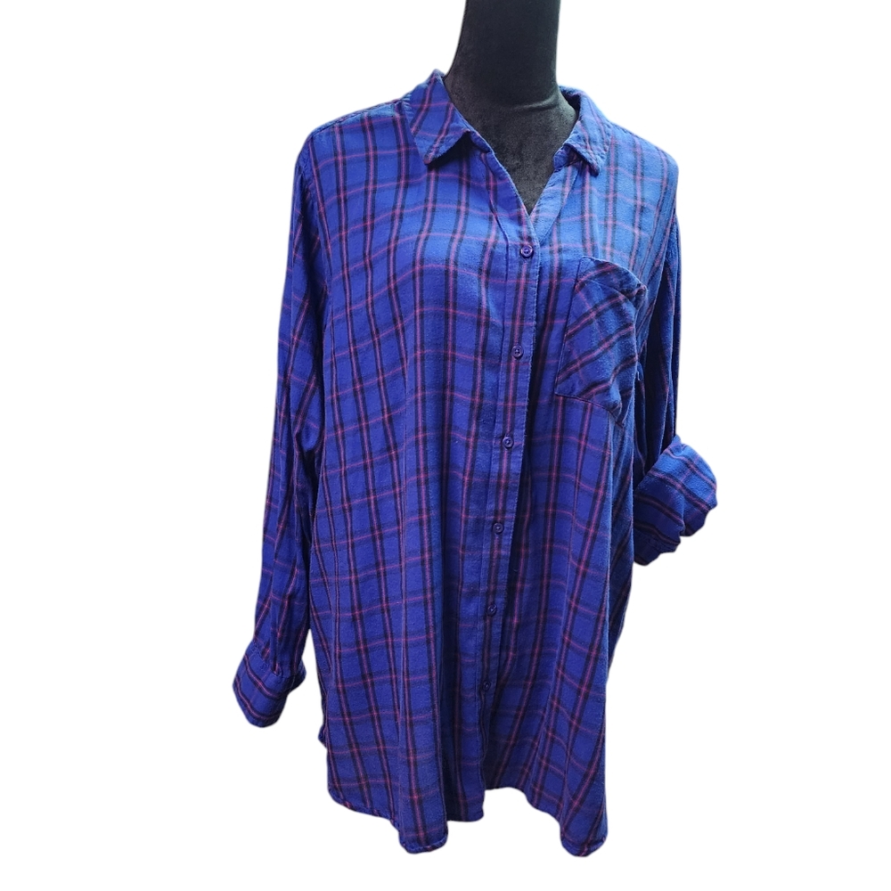 Evri Women's Beautiful Blue Plaid Button down blouss.